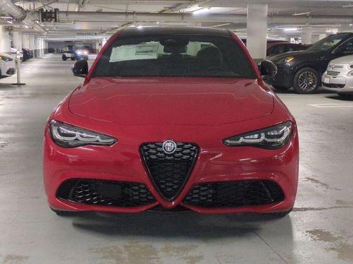 Rosso 2025 Alfa Romeo Giulia Base