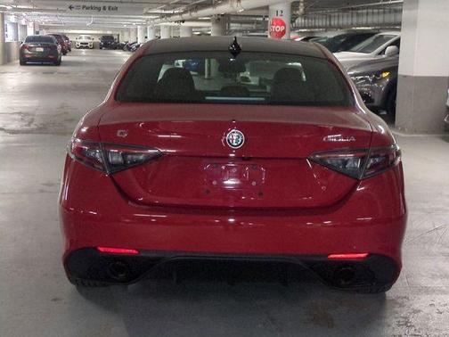 Rosso 2025 Alfa Romeo Giulia Base