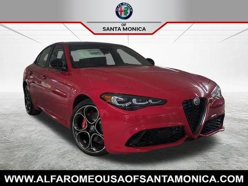 Rosso 2025 Alfa Romeo Giulia Base