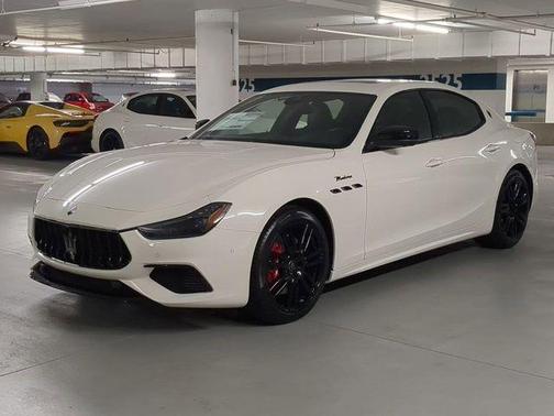 BIANCOPASTELLO 2024 Maserati Ghibli Modena Ultima Q4