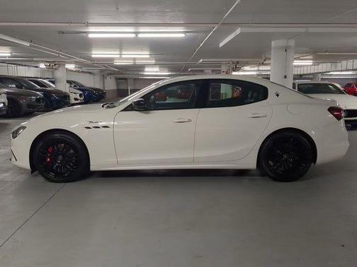 BIANCOPASTELLO 2024 Maserati Ghibli Modena Ultima Q4