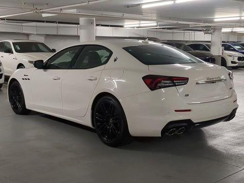 BIANCOPASTELLO 2024 Maserati Ghibli Modena Ultima Q4