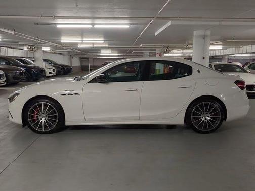 Bianco 2024 Maserati Ghibli Modena Ultima Q4