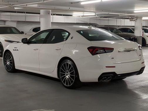Bianco 2024 Maserati Ghibli Modena Ultima Q4