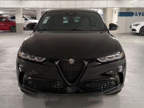 2025 Alfa Romeo Tonale Base
