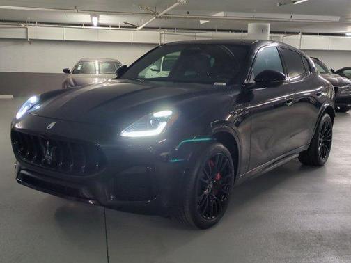 Nero 2025 Maserati Grecale Modena