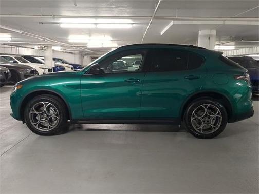 2025 Alfa Romeo Stelvio Base