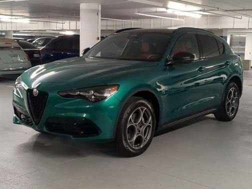 Verde 2025 Alfa Romeo Stelvio Base