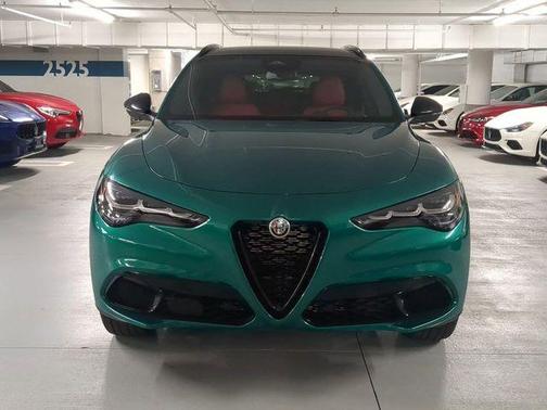 Verde 2025 Alfa Romeo Stelvio Base