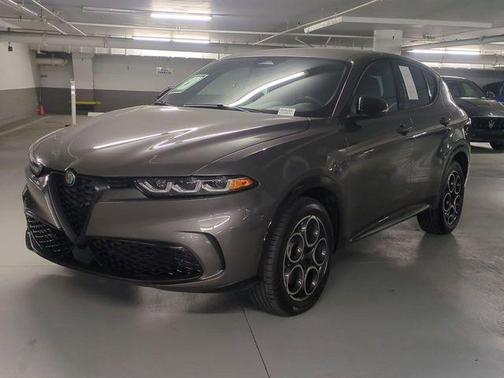Metallic 2025 Alfa Romeo Tonale Base