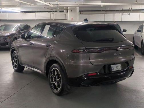 Metallic 2025 Alfa Romeo Tonale Base