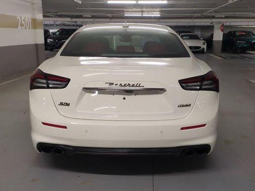 Bianco 2021 Maserati Ghibli S Q4