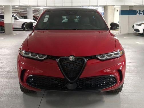 Rosso 2025 Alfa Romeo Tonale Base