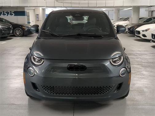 2025 FIAT 500e Base