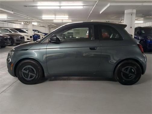 2025 FIAT 500e Base