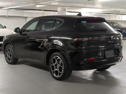 2025 Alfa Romeo Tonale Base