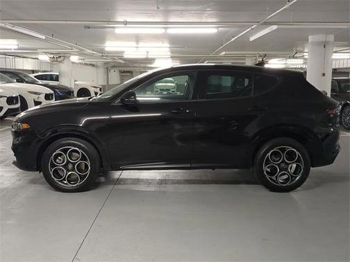 2025 Alfa Romeo Tonale Base