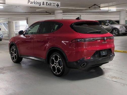Rosso 2024 Alfa Romeo Tonale Veloce