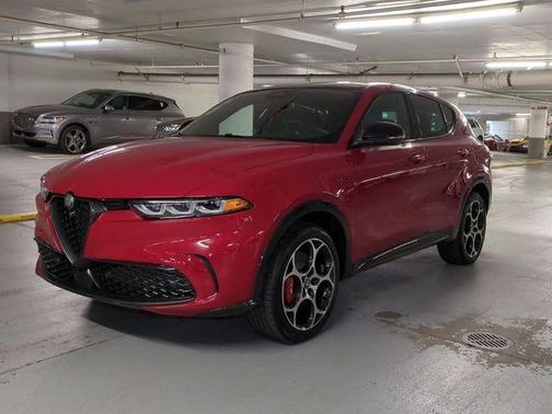 Rosso 2024 Alfa Romeo Tonale Veloce