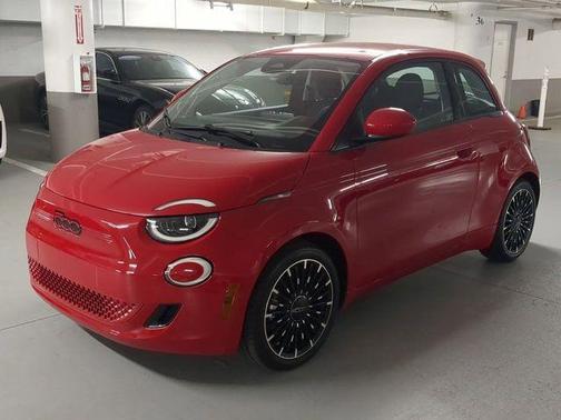 2024 FIAT 500e Base