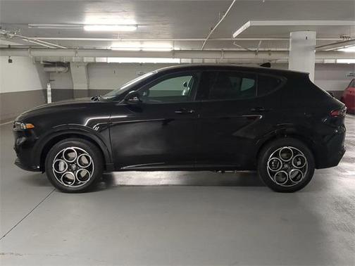 2025 Alfa Romeo Tonale Base