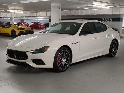 Bianco 2024 Maserati Ghibli Modena Ultima Q4