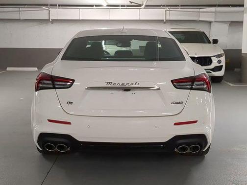 Bianco 2024 Maserati Ghibli Modena Ultima Q4