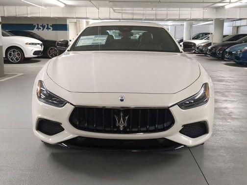 Bianco 2024 Maserati Ghibli Modena Ultima Q4