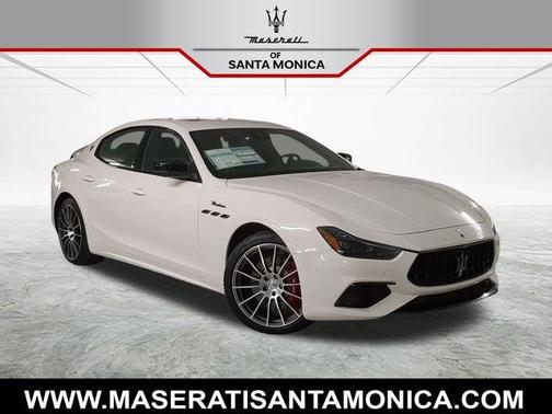 Bianco 2024 Maserati Ghibli Modena Ultima Q4