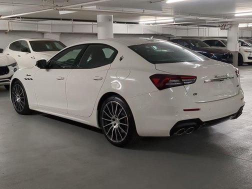 Bianco 2024 Maserati Ghibli Modena Ultima Q4