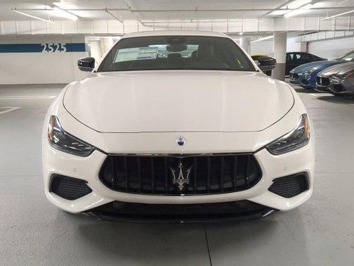 Bianco 2024 Maserati Ghibli Modena Ultima Q4