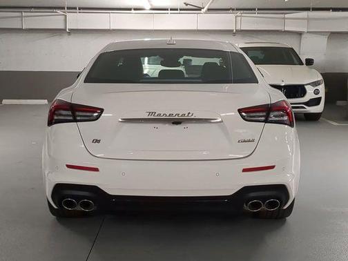 Bianco 2024 Maserati Ghibli Modena Ultima Q4