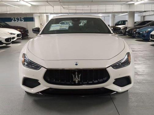 Bianco 2024 Maserati Ghibli Modena Ultima Q4