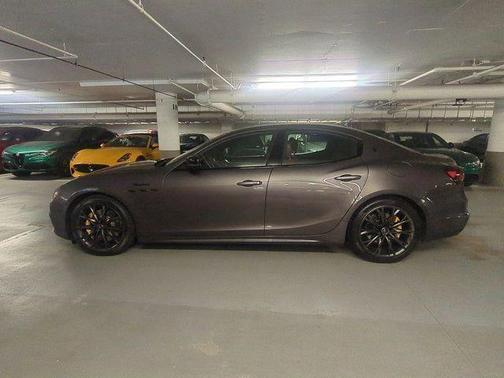 2022 Maserati Ghibli Modena Q4