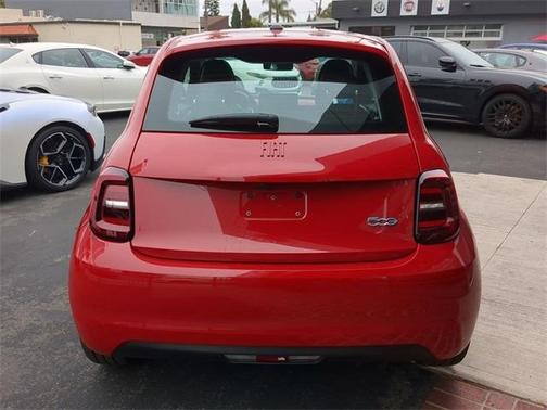 2024 FIAT 500e Base