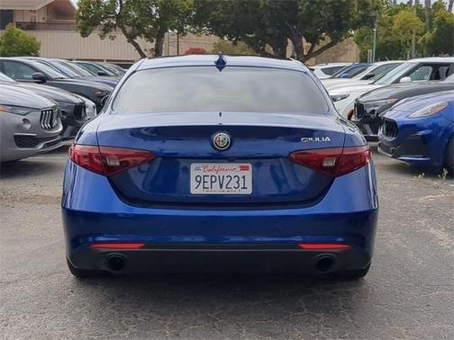 2022 Alfa Romeo Giulia Base