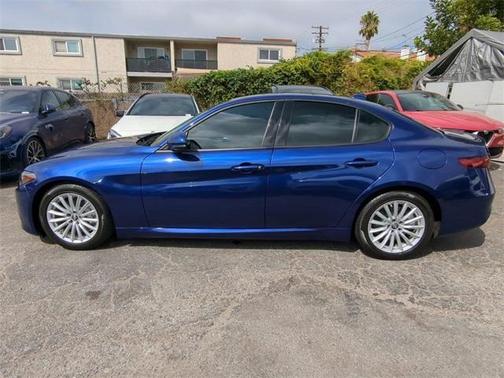 2022 Alfa Romeo Giulia Base