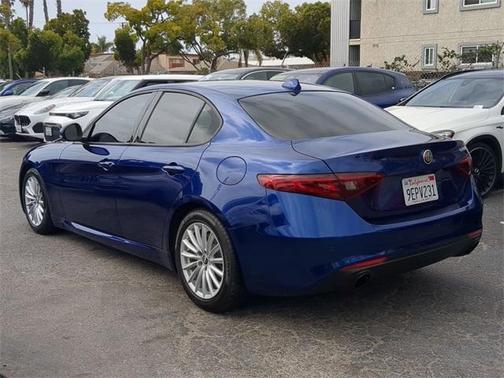 2022 Alfa Romeo Giulia Base