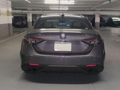 Vesuvio Gray Metallic 2025 Alfa Romeo Giulia Base