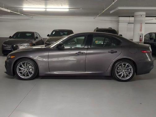 2025 Alfa Romeo Giulia Base