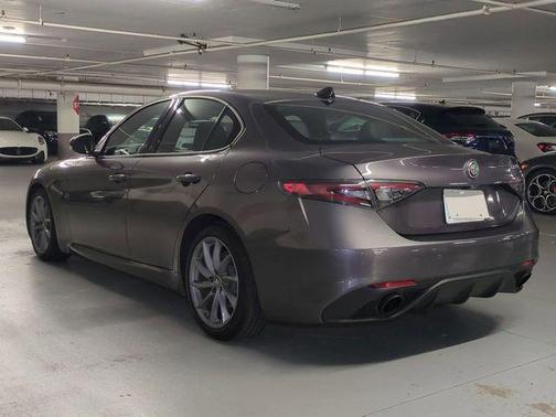 Vesuvio Gray Metallic 2025 Alfa Romeo Giulia Base