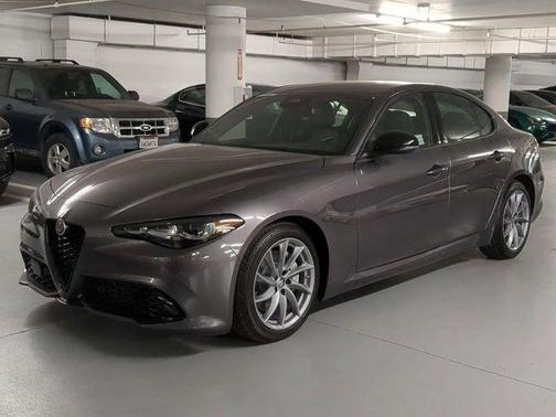 2025 Alfa Romeo Giulia Base