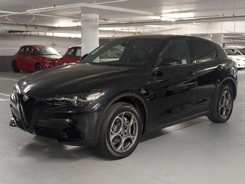 Vulcano Black Metallic 2025 Alfa Romeo Stelvio Base