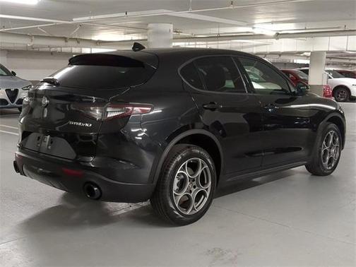 2025 Alfa Romeo Stelvio Base
