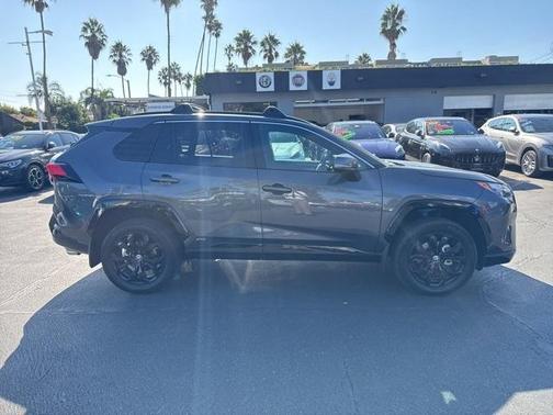 2022 Toyota RAV4 Hybrid SE