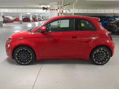 2024 FIAT 500e Base