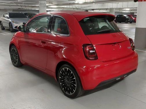 2024 FIAT 500e Base