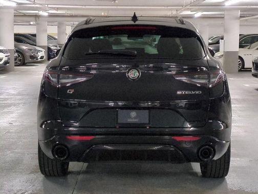 Vulcano Black Metallic 2026 Alfa Romeo Stelvio Veloce