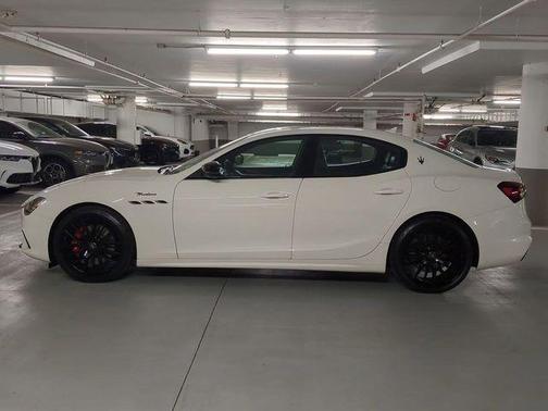 Bianco 2024 Maserati Ghibli Modena Ultima Q4