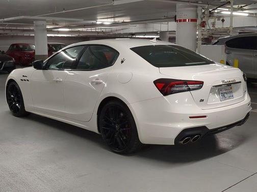 Bianco 2024 Maserati Ghibli Modena Ultima Q4
